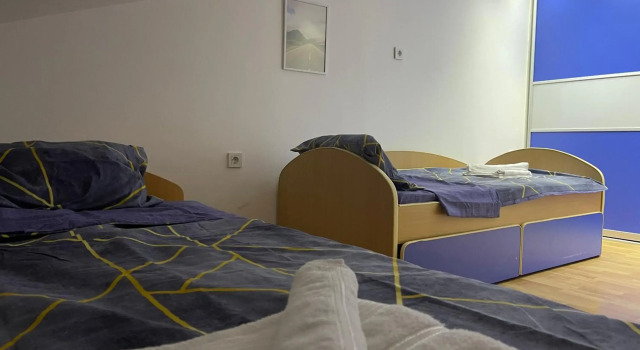 Cozy Duplex Apartment ~ Free Parking