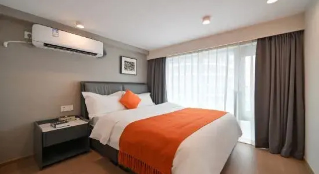 Люкс Deluxe East Maple International Apartment (Guangzhou City Sanxi Metro Station)