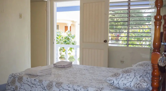 Golden Sands Guest House, Prenota Affittacamere Treasure Beach Saint Elizabeth