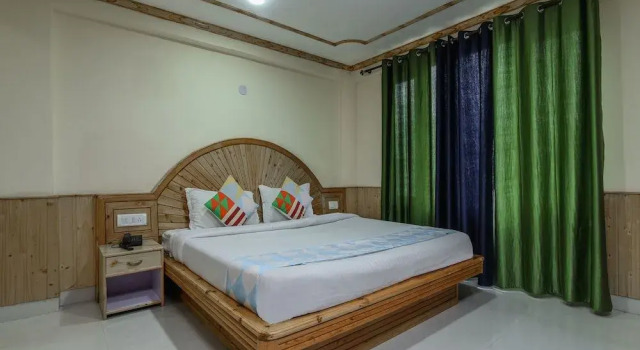 OYO Home 15841 Serene Mountain View Studio