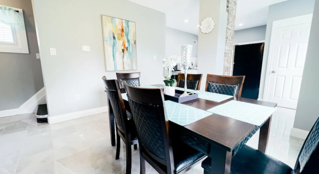 Коттедж с балконом 2 Homes, 1 Stay-7BR Niagara Falls Compound
