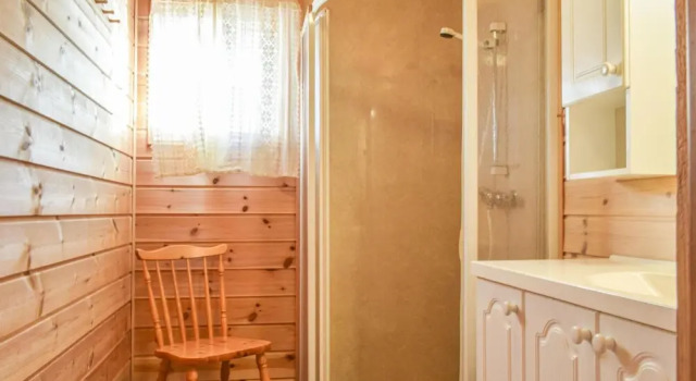 Awesome Home in Lyngdal With 4 Bedrooms, Book Hotel Lyngdal 