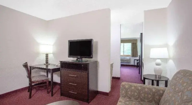 Номер Standard AmericInn by Wyndham Hayward