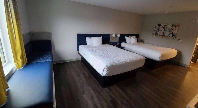 Четырёхместный номер Standard Microtel Inn & Suites by Wyndham Milford