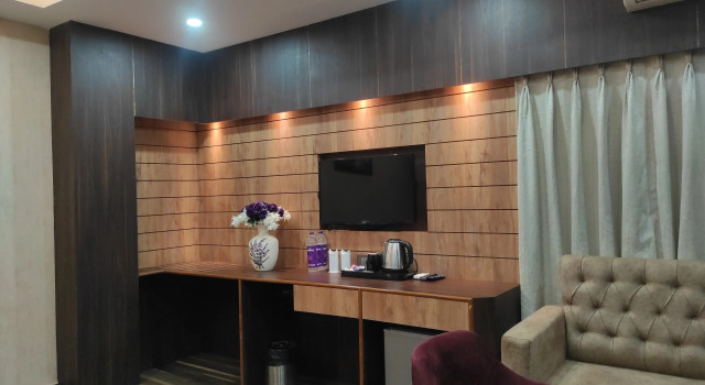 Royale suite Hotel Aavas Inn