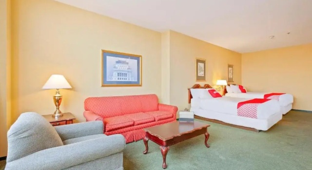 Четырёхместный номер Standard OYO Hotel St. Louis Downtown City Center MO