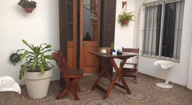 Апартаменты PARIS Departamento de pasillo amplio con lindo patio