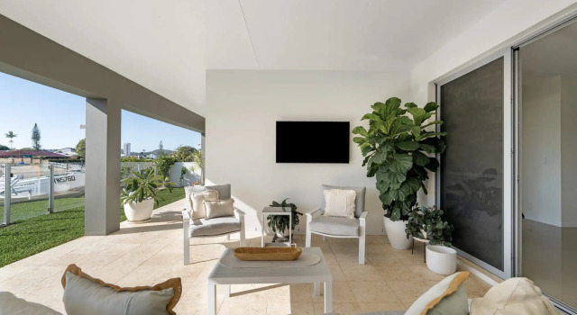 Luxe Family Entertainer on Canal  Private Pool, Book Hotel Palm Beach Gold Coast