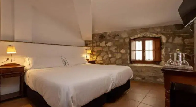 Двухместный номер Standard с балконом Tugasa Hotel y Apartamentos rurales La Posada