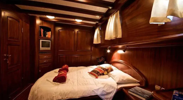 Plaghia Charter Boat&Breakfast