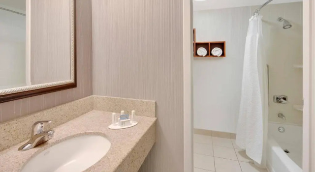 Номер Standard Courtyard Detroit Southfield