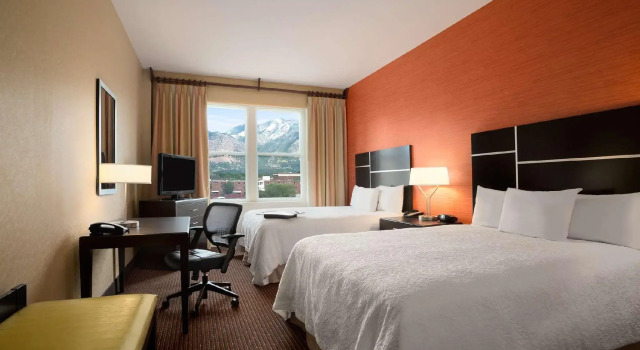 Четырёхместный номер Standard Hampton Inn and Suites Ogden