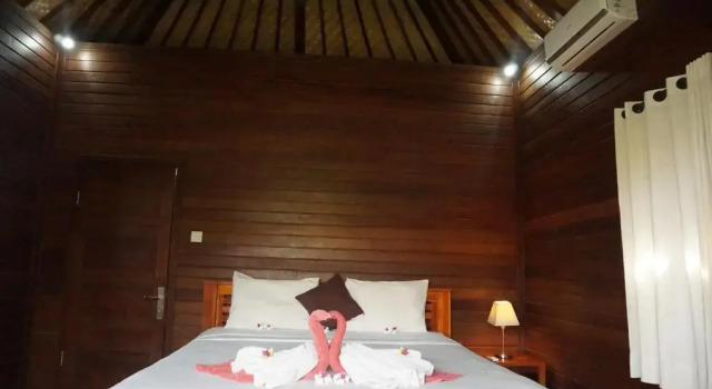 Бунгало Deluxe с балконом и с красивым видом из окна Nyoman Guesthouse and Grill