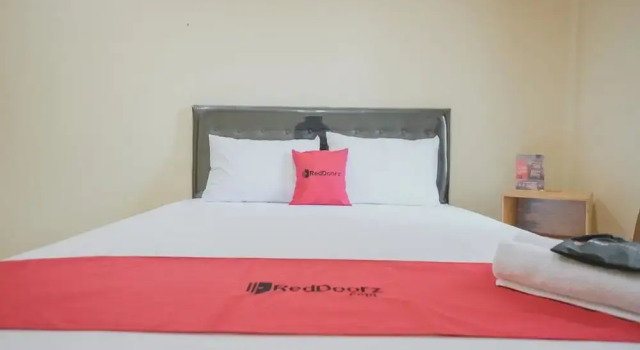 RedDoorz Syariah Near Kantor Walikota Jambi, Book Hotel Hoteller i Jambi med pool, Swimmingpool