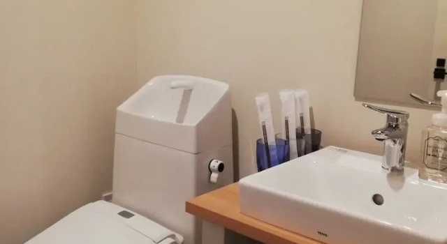 Кровать в общем номере с 6 комнатами WELLSTAY Osaka Shinsaibashi Apartment hotel