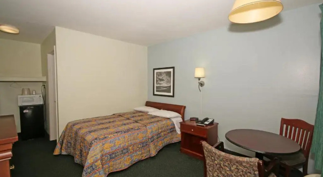 Номер Standard Royal Inn and Suites Charlotte Airport