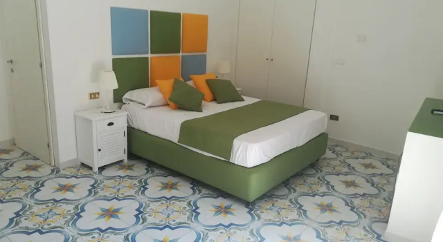 SuiteNapoliSantaLucia, Buchen Sie Pension Lungomare Caracciolo Neapel