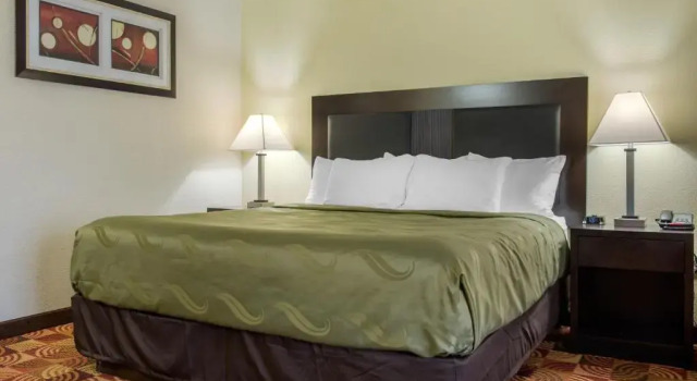 Номер Standard Quality Inn Bloomington Near University