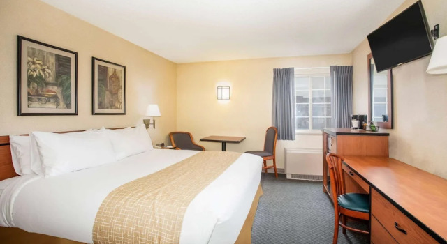 Двухместный номер Accessible Travelodge by Wyndham Colorado Springs Airport - Peterson SFB