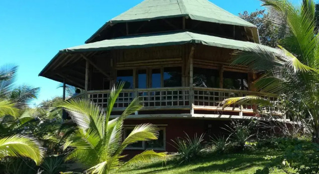 Кровать в общем номере Deseo Bamboo Ecolodge - Bungalows