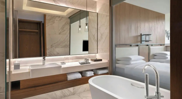 Четырёхместный номер Deluxe с балконом Jim Corbett Marriott Resort & Spa
