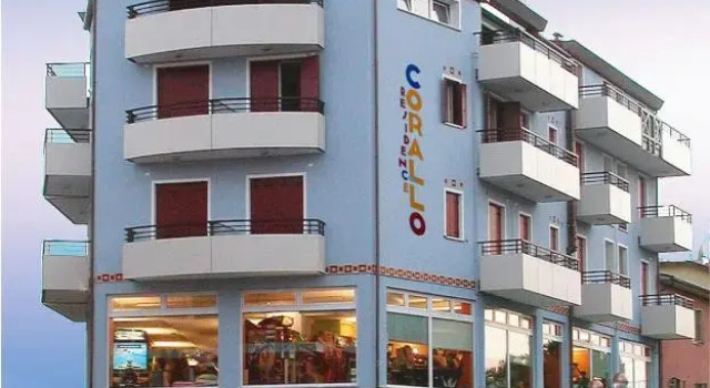Residence Corallo, Забронировать Отель Отели Каорле с парковкой, рядом с Дарсена делл Оролоджо, Парковка