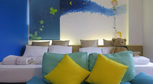 Четырёхместный номер Standard с балконом ChaoPingJia Fengge Guesthouse