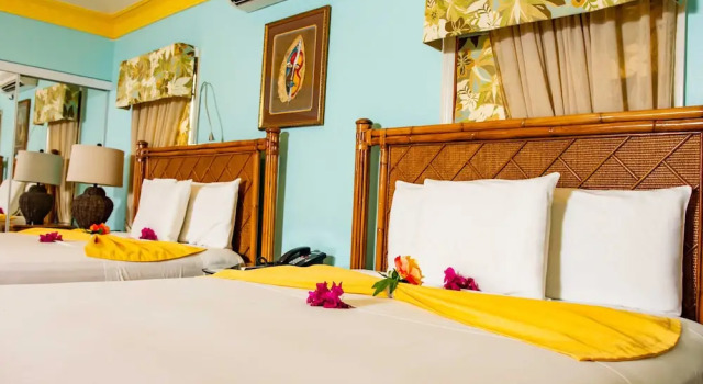 Четырёхместный люкс Premium с видом на сад The Villas at Sunset Lane