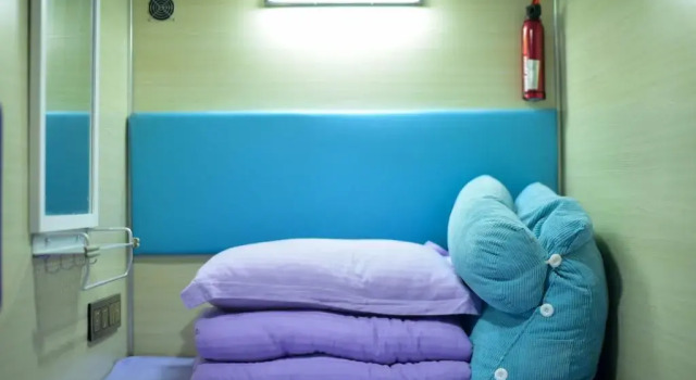 Кровать в общем номере Qingting Space Capsule Hostel