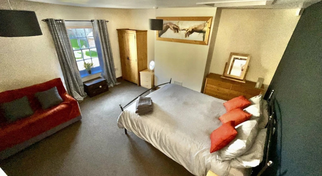 Апартаменты Stylish Historic Apartment - Sleeps 3 & Parking