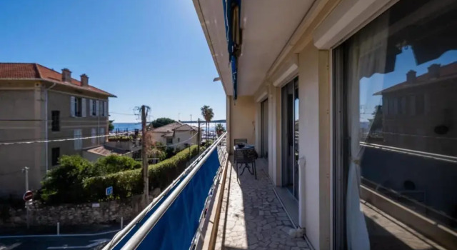 SERRENDY 2-bedroom apartment with terrace and parking only 100 meters