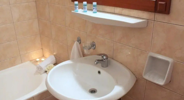 Трёхместный номер Standard Famissi Eden Hotel