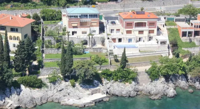 Апартаменты Deluxe Villa Isabella - Luxury with style right next to the beach, private pool and sea view
