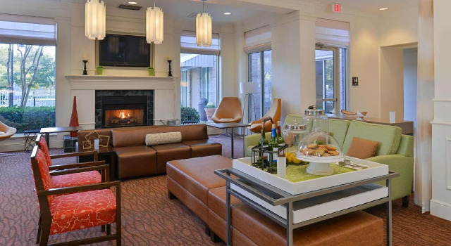 Hilton Garden Inn Addison, Забронировать Отель Отели Эддисон с бассейном, Бассейн
