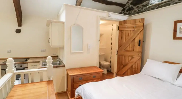 Ty Gwennol at Gilfach Goch, Book Hotel Hoteller i Llanfair med parkering, Parkering