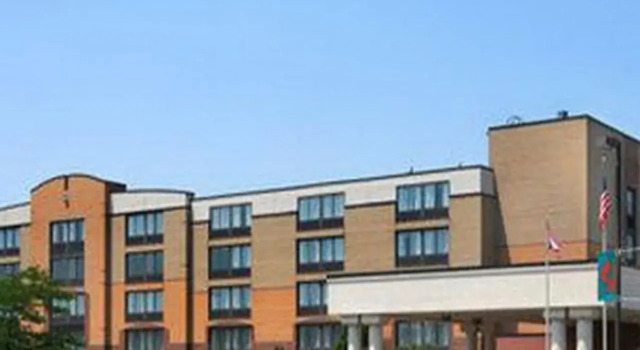 Ramada Plaza Wickliffe, Rezerwuj Hotel Hotele w Wickliffe z parkingiem, Parking