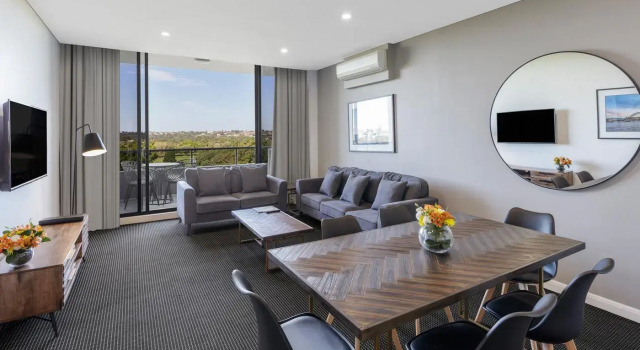 Meriton Suites Waterloo, Забронировать Отель Отели Уотерлу 5 звезд, 5*
