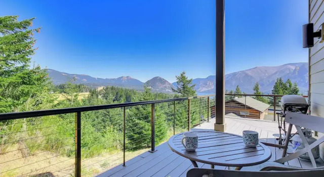 Коттедж 'gorge Retreat' - Modern Carson Home w/ Mtn Views!