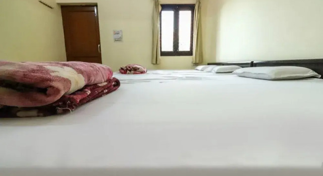SPOT ON 60838 Shri Giriraj Dham