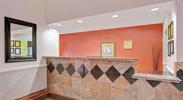 Super 8 by Wyndham Galveston, Забронировать Отель Отели Галвестон с завтраком, рядом с Рыболовный пирс на 61-й улице, Завтраки