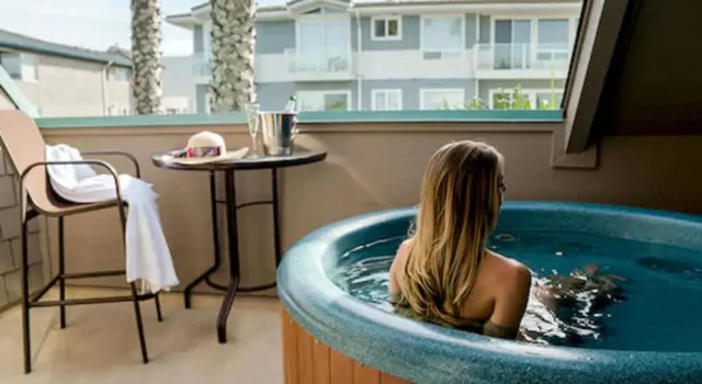 Четырёхместный номер Deluxe с балконом SeaVenture Beach Hotel