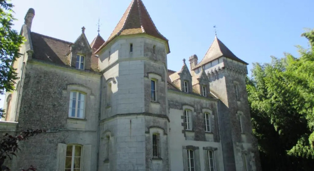 Château des Salles, Rezerwuj Hotel Hotele w Charente-Maritime z parkingiem, Parking