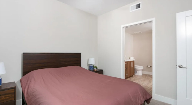 Четырёхместные апартаменты Luxury Upscale OC Apartments Homes
