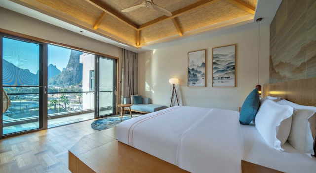 Семейный люкс с видом на окрестности Yangshuo Fadai overhanging hot spring light luxury hotel
