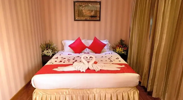 Люкс Royal с красивым видом из окна Yadanar Theingi Hotel