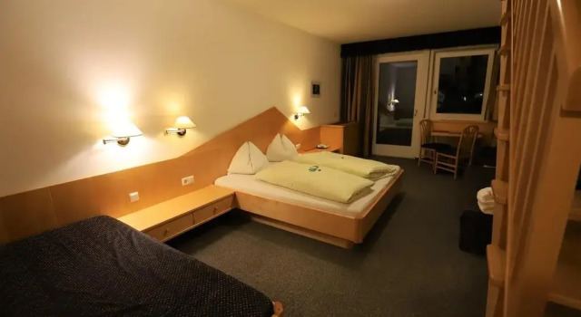 Hotel Fronza - your hike & mountain home, Забронировать Отель Отели Лутаго с бассейном, Бассейн