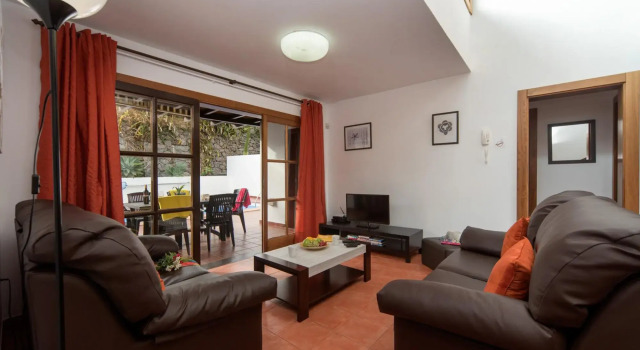 Villa Julianne 4 Heated Private Pool Walk to Beach A C Wifi Car Not Required - 2417