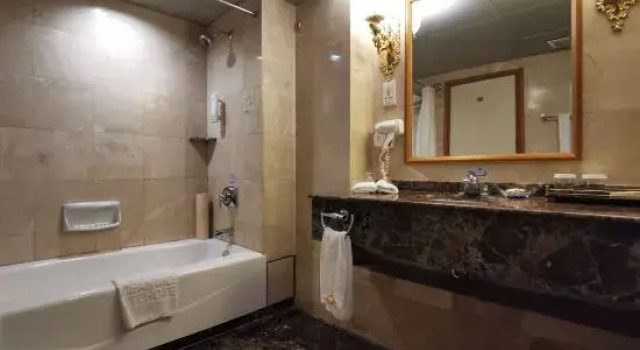 Двухместный люкс Executive Qingdao Oceanwide Elite Hotel