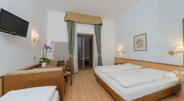 Трёхместный номер Standard с балконом Hotel Union