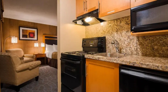Номер Standard с балконом и с частичным видом Best Western PLUS Inner Harbour Hotel